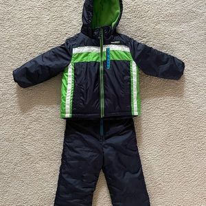 London Fog 2-piece snow pant and jacket snowsuit, size 4 boys.